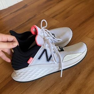 New Balance Fresh Foam Roav womens Running Shoe
